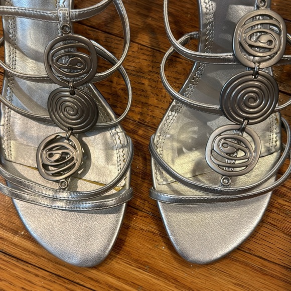 Cute silver heels size 9.5 worn 1 time - Picture 6 of 6